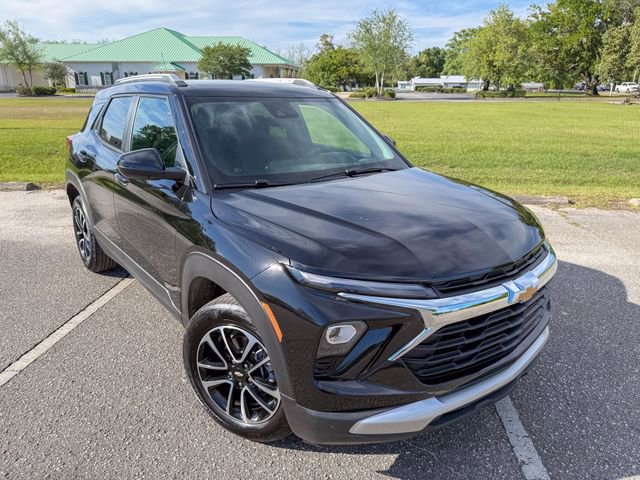 Used 2026 Chevrolet TrailBlazer LT FWD image 2