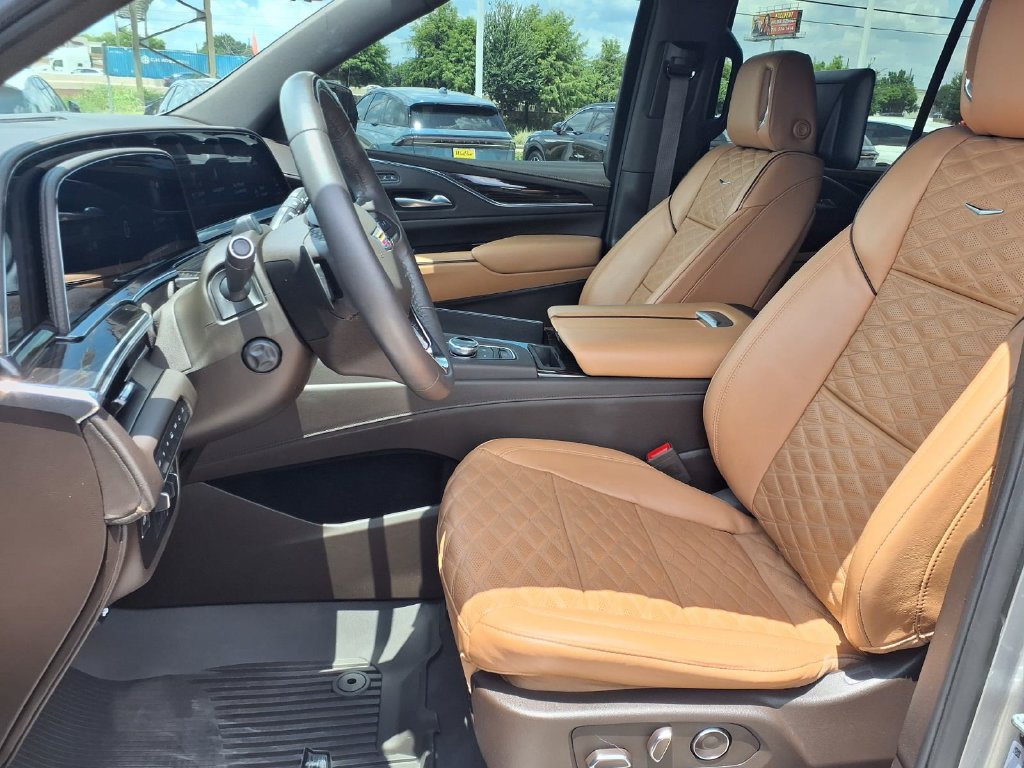 Used 2024 Cadillac Escalade Sport w/ Touring Package AWD/4WD image 26