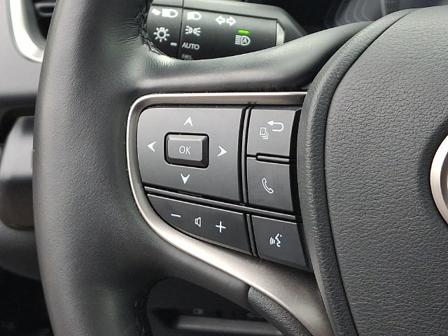 Used 2023 Lexus UX 250h AWD w/ Accessory Package (Z2) image 7