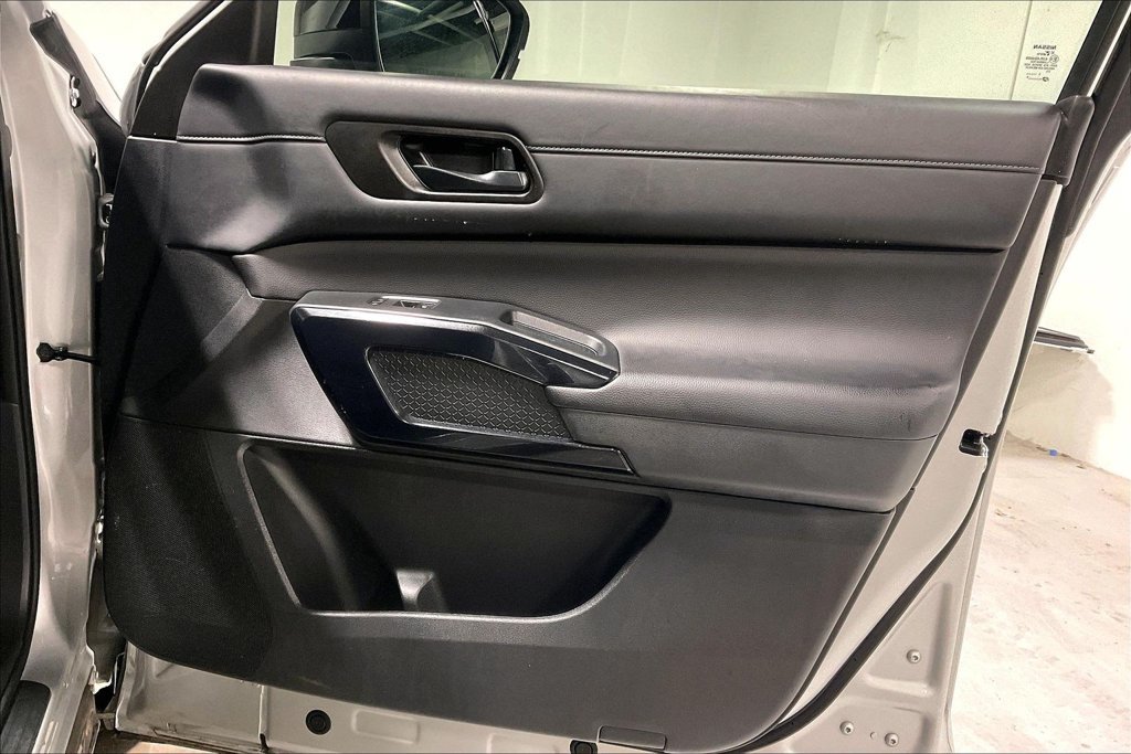 Used 2025 Nissan Pathfinder S FWD image 22