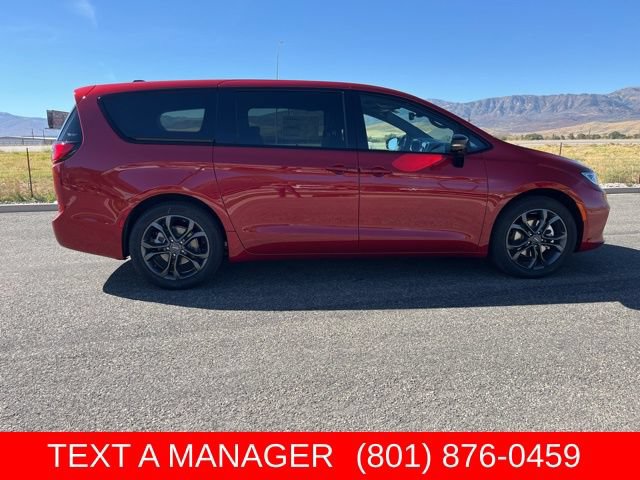 New 2026 Chrysler Pacifica Select FWD image 2