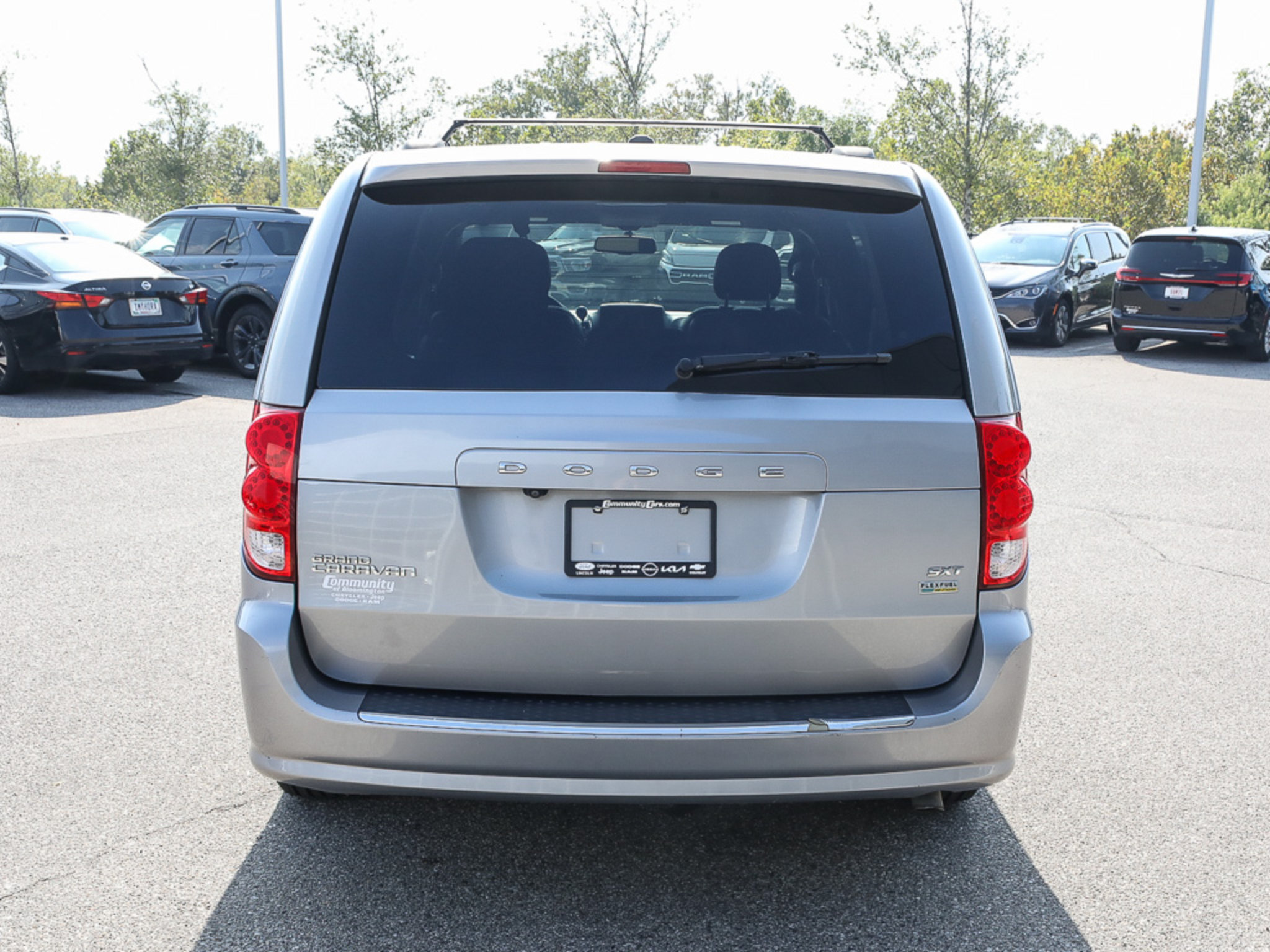 Used 2017 Dodge Grand Caravan SXT FWD image 5