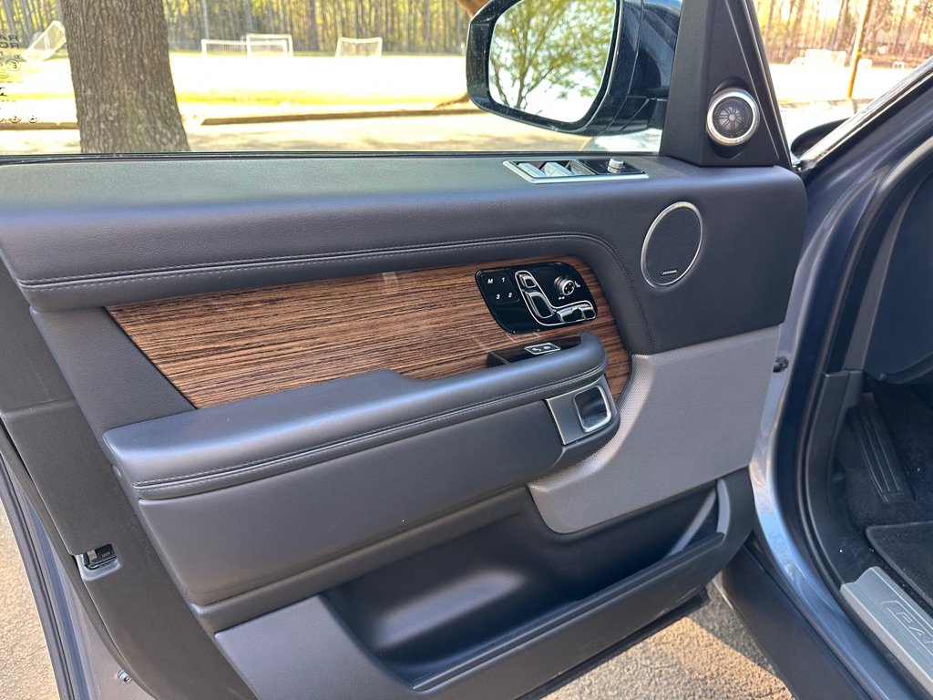 Used 2020 Land Rover Range Rover HSE image 9