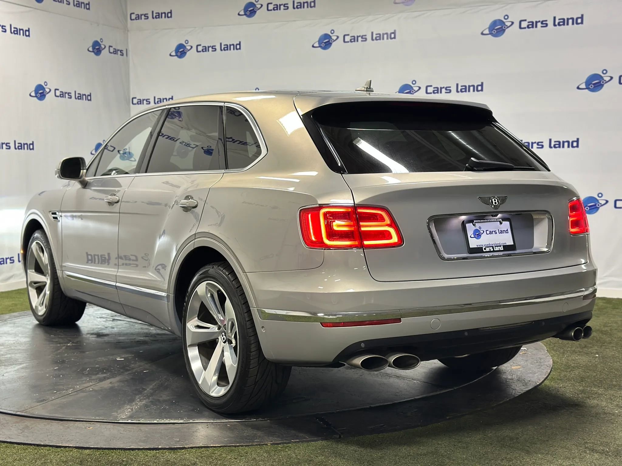 Used 2018 Bentley Bentayga AWD/4WD image 3