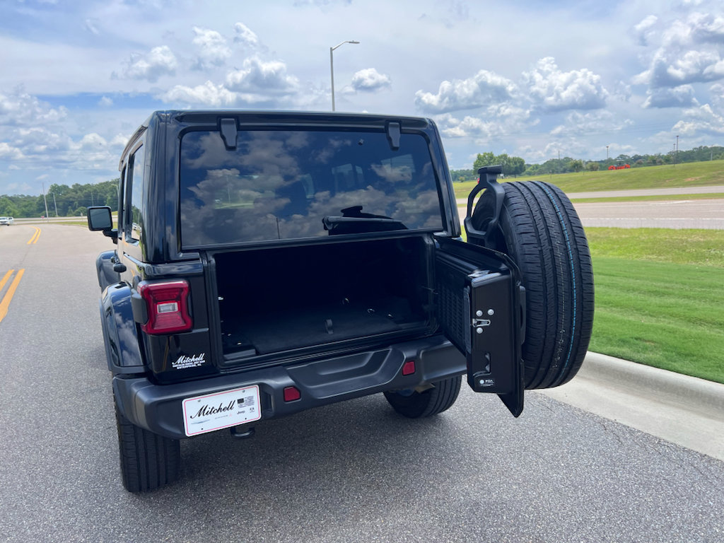 Certified 2025 Jeep Wrangler Unlimited Sahara AWD/4WD image 9