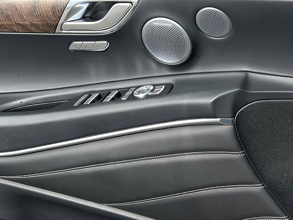 Used 2025 Genesis GV80 3.5T Prestige image 18