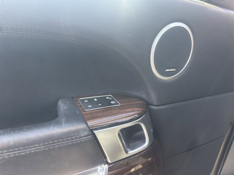Used 2017 Land Rover Range Rover HSE AWD/4WD image 27