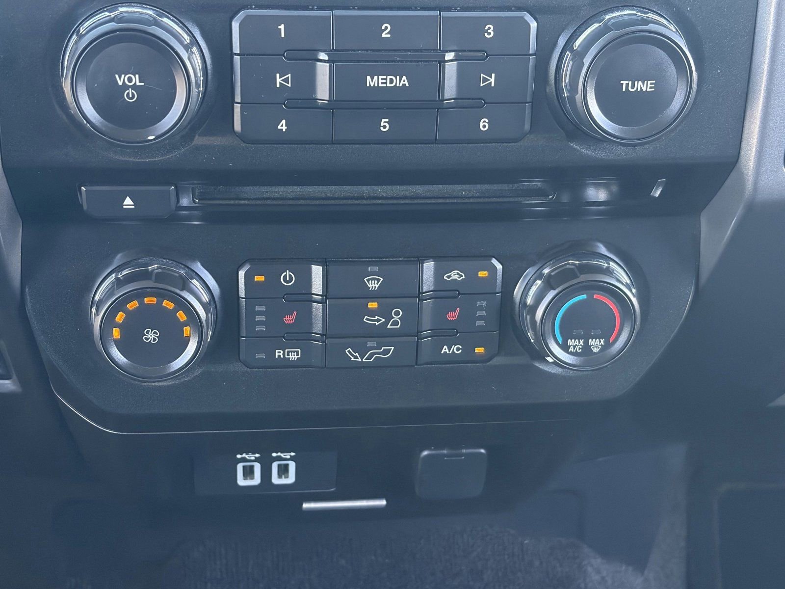 Used 2017 Ford F150 XLT w/ Equipment Group 302A Luxury AWD/4WD image 30