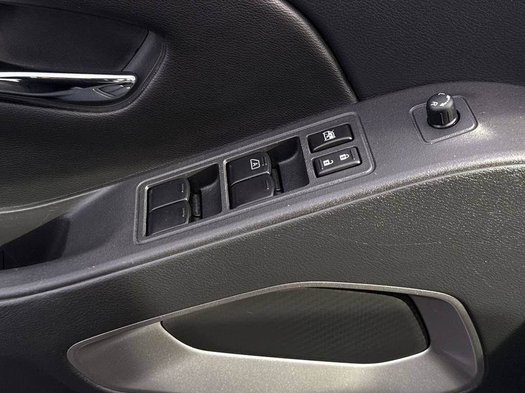 Used 2025 Nissan Frontier SV w/ SV Convenience Package image 15