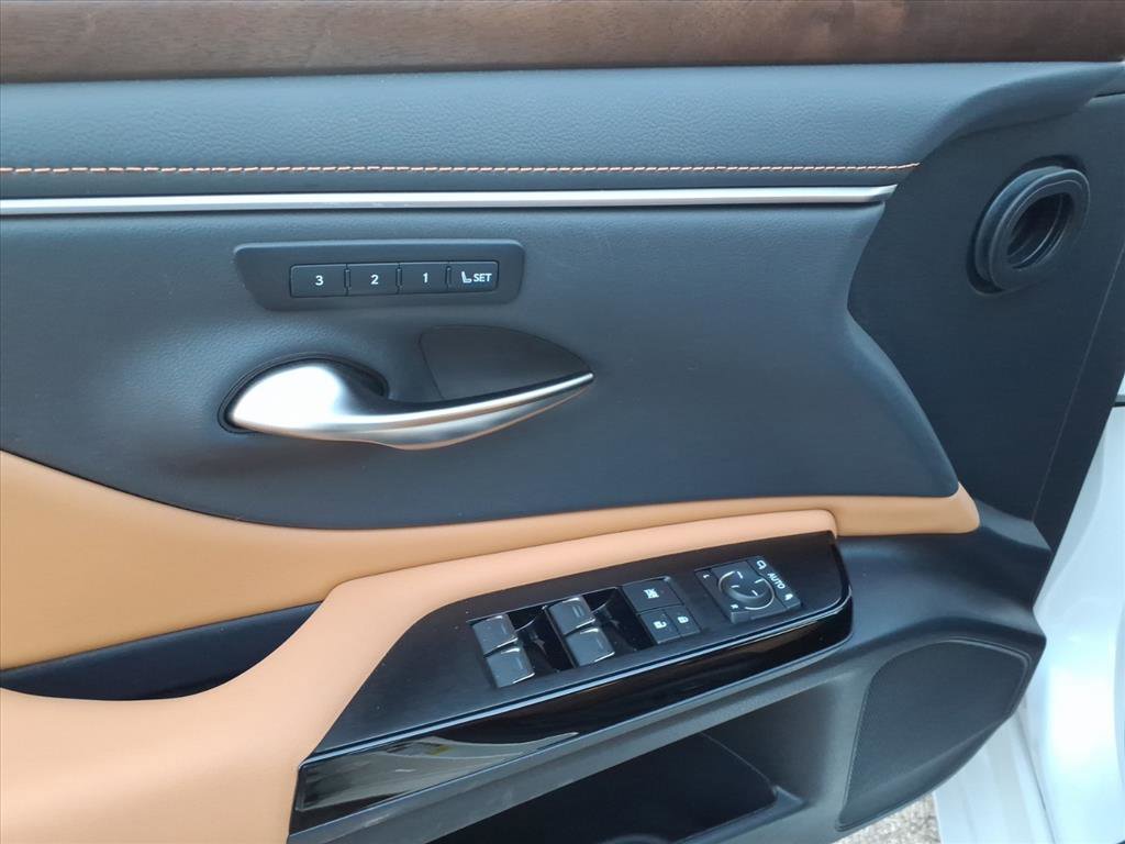 Certified 2024 Lexus ES 350 w/ Premium Package image 7