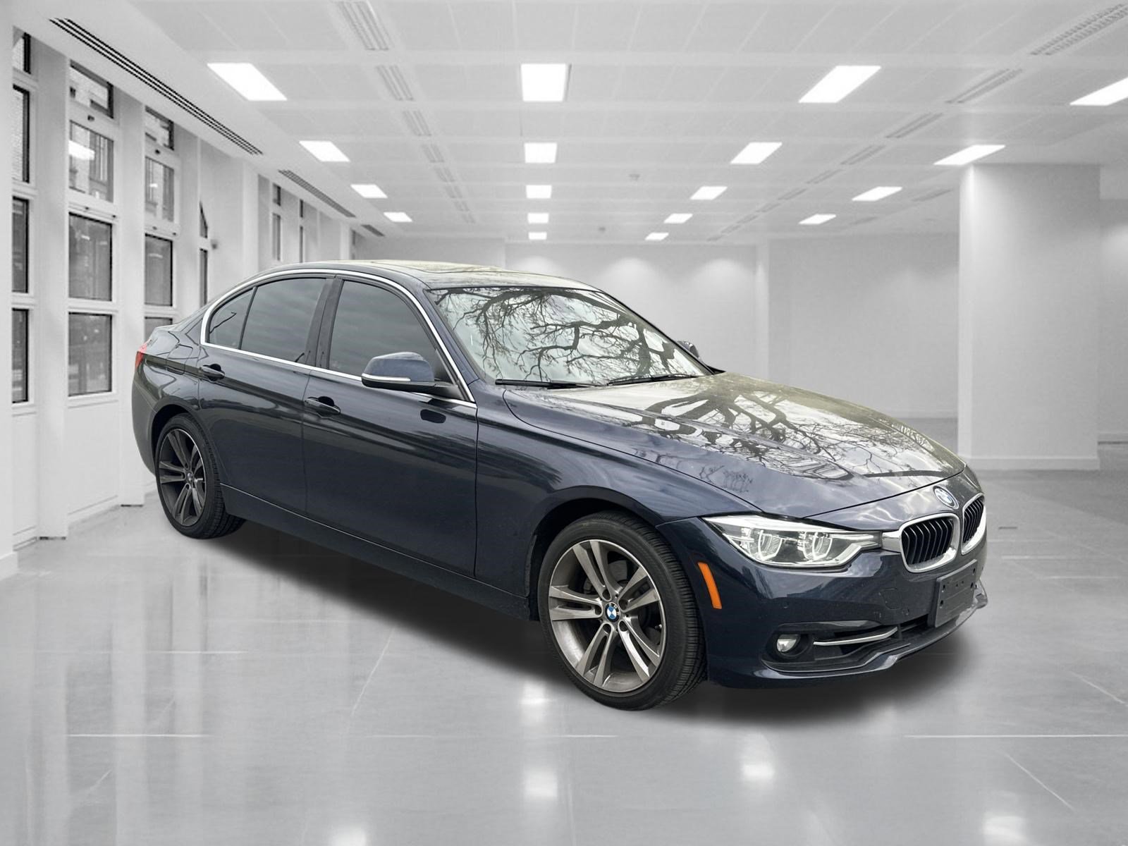 Used 2017 BMW 330i xDrive Sedan image 3