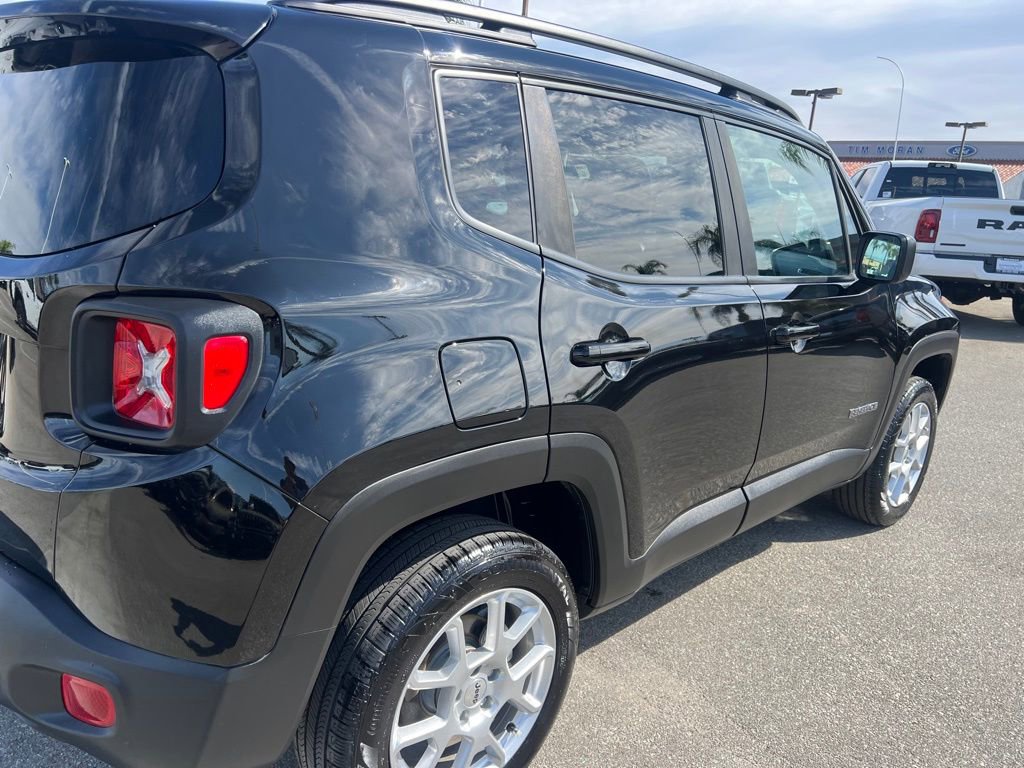 Used 2023 Jeep Renegade Latitude w/ Sun & Fun Group image 12