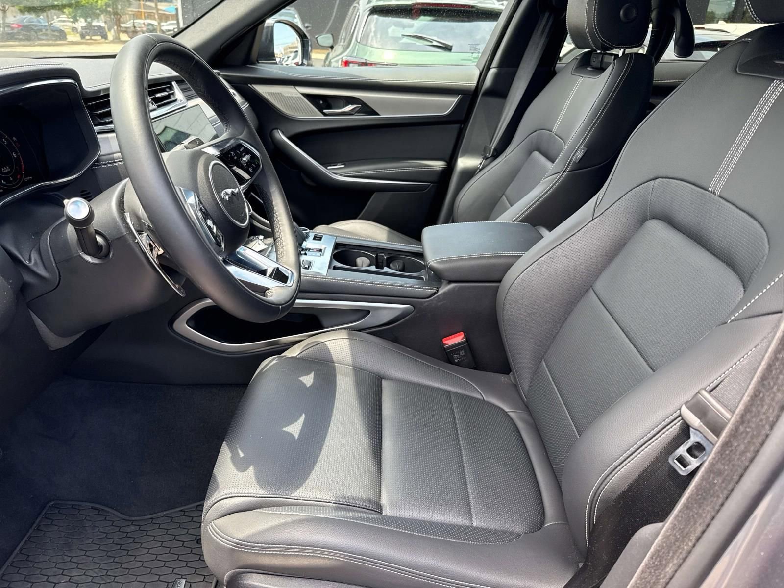 Used 2025 Jaguar F-PACE R-Dynamic S image 15