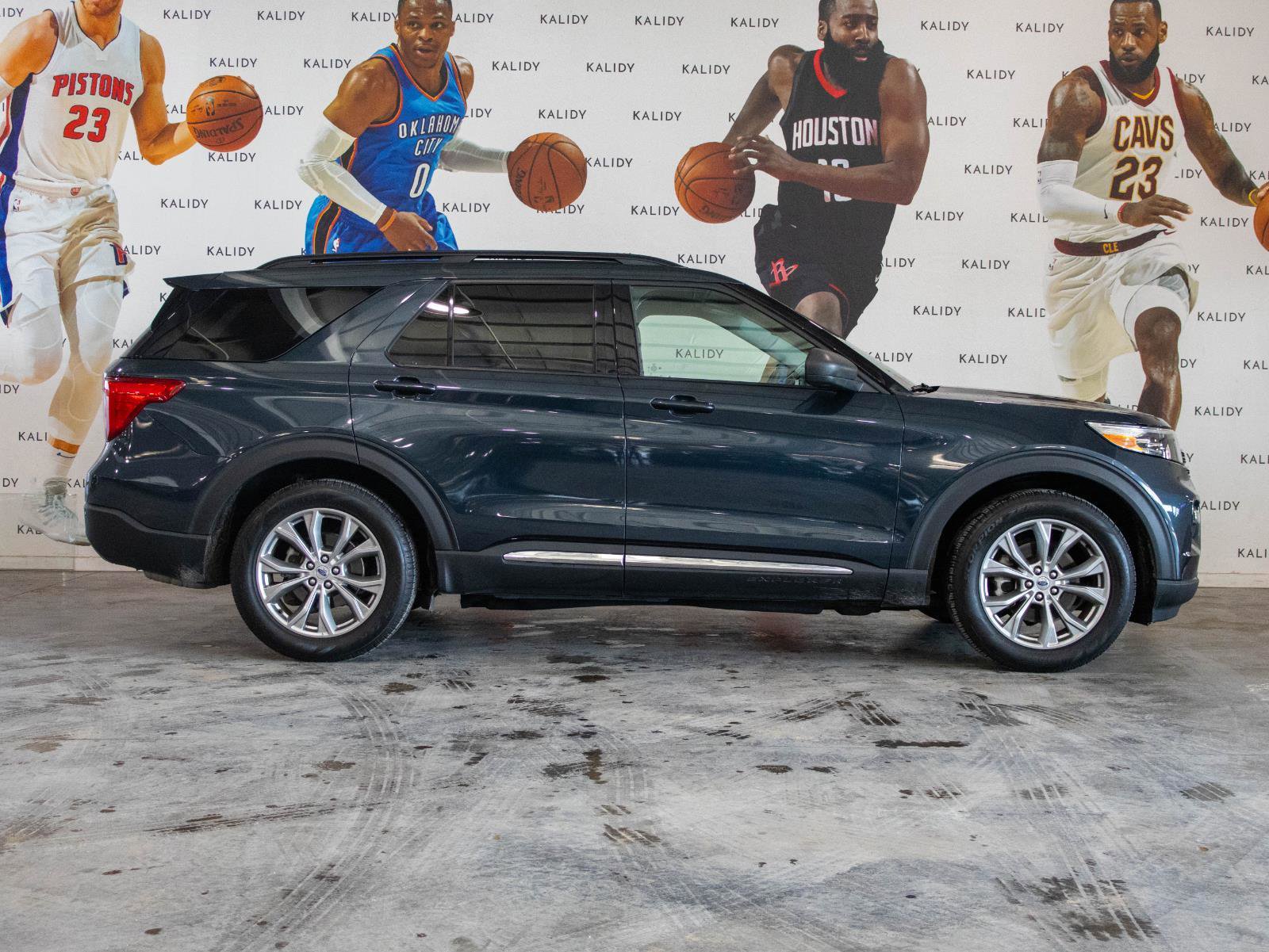 Used 2023 Ford Explorer XLT w/ Equipment Group 202A image 18