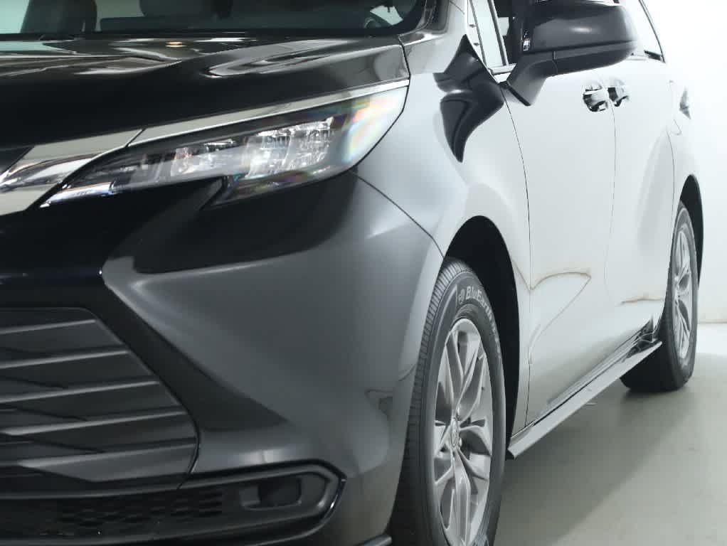 Certified 2026 Toyota Sienna LE AWD/4WD image 4
