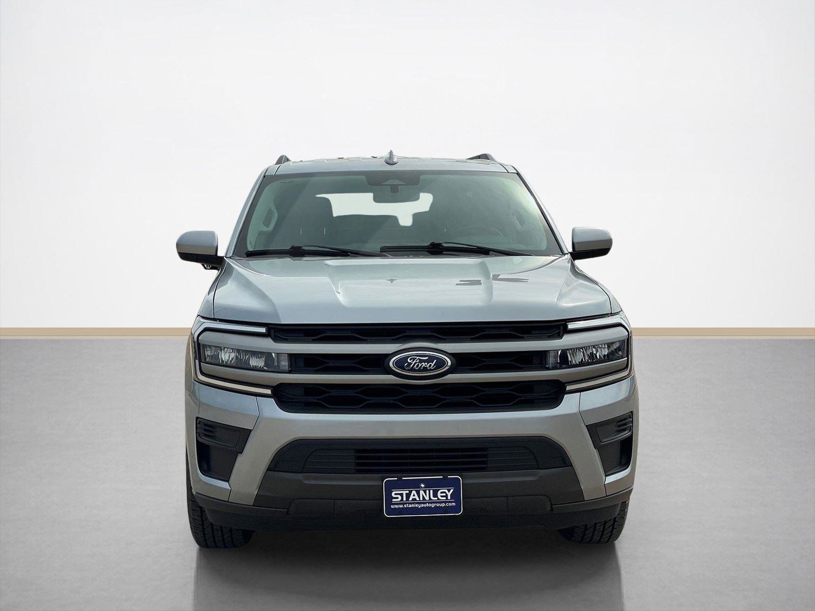 Certified 2024 Ford Expedition Max XLT image 2