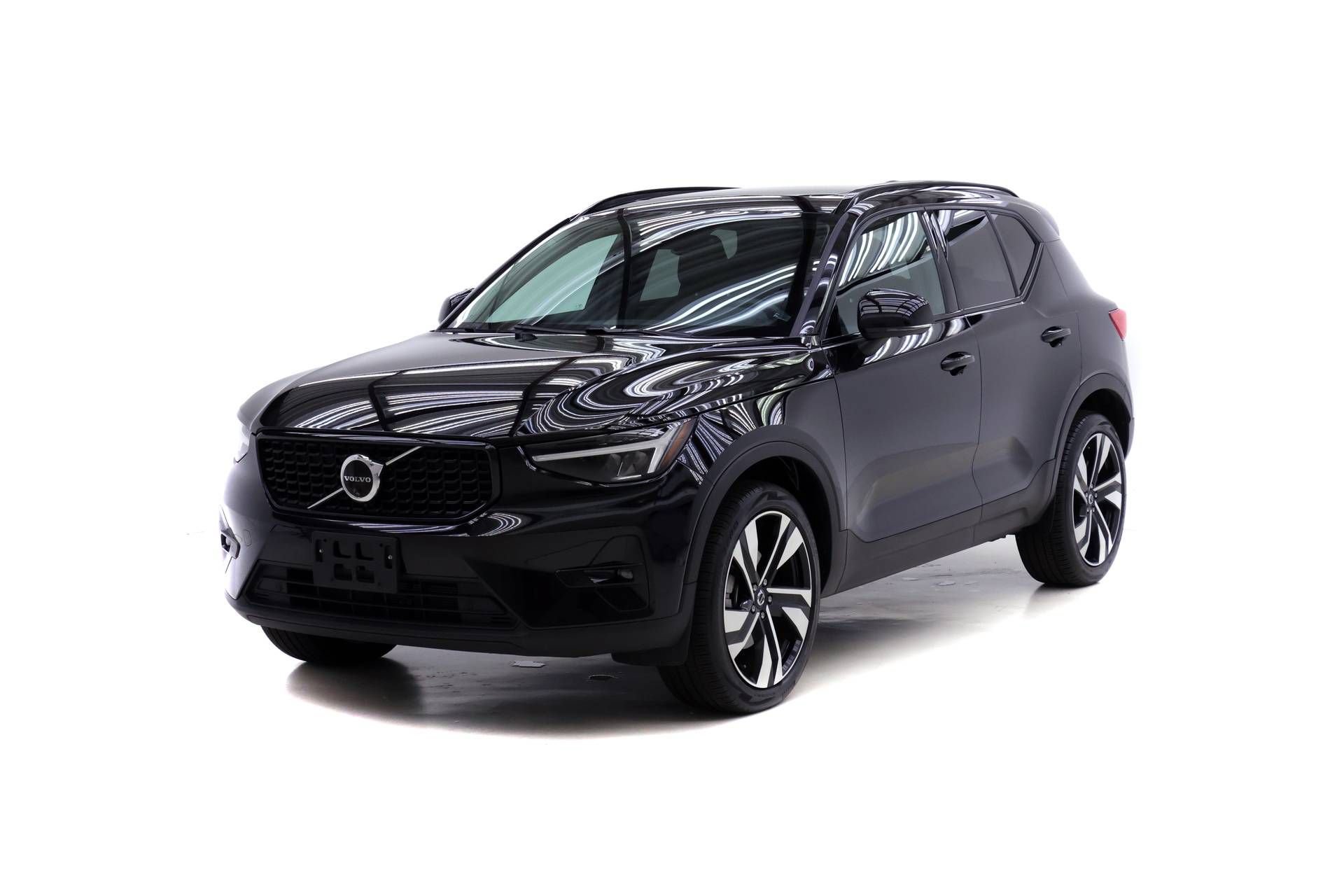 Certified 2024 Volvo XC40 B5 Plus w/ Climate Package AWD/4WD image 1