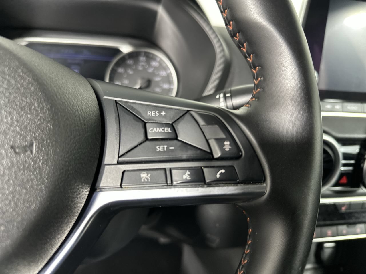Used 2025 Nissan Sentra SR FWD image 8