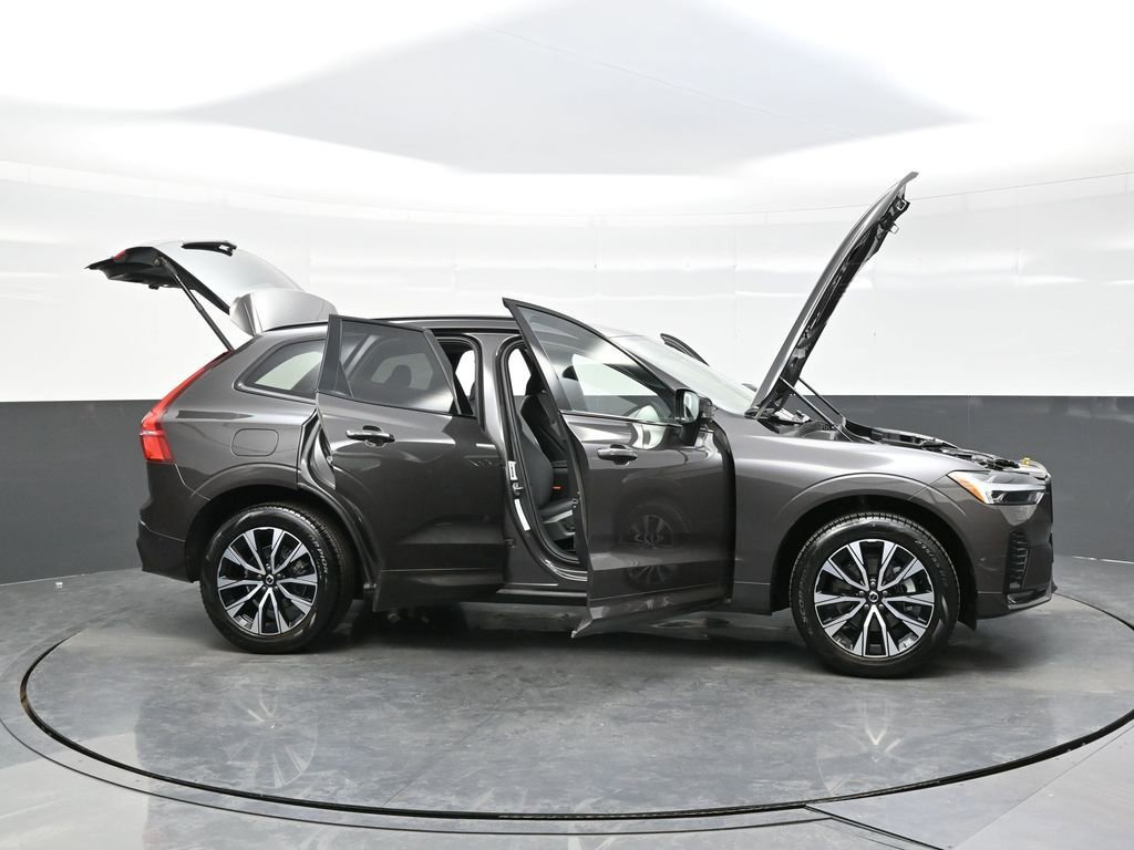 Used 2025 Volvo XC60 B5 Plus AWD/4WD image 42