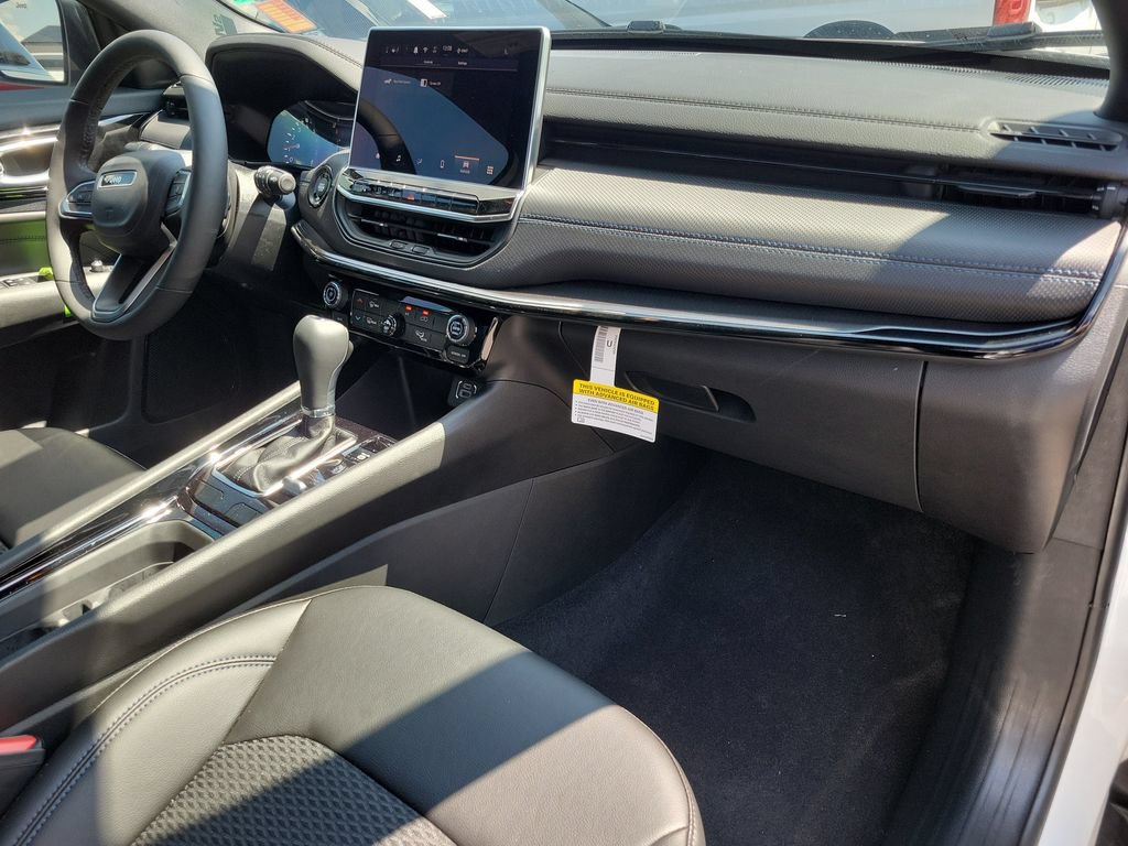 New 2026 Jeep Compass Latitude AWD/4WD image 37