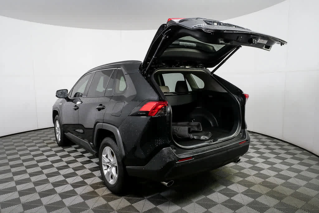 Used 2021 Toyota RAV4 XLE w/ Convenience Package image 30