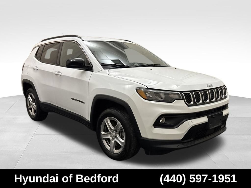 Used 2024 Jeep Compass Latitude AWD/4WD image 3