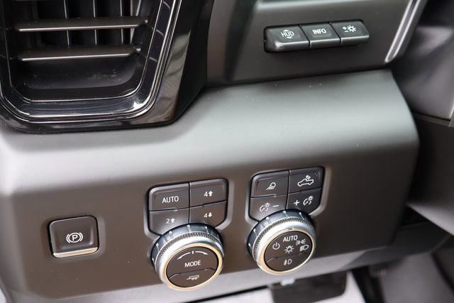 Used 2025 GMC Sierra 1500 AT4 w/ AT4 Premium Package AWD/4WD image 18
