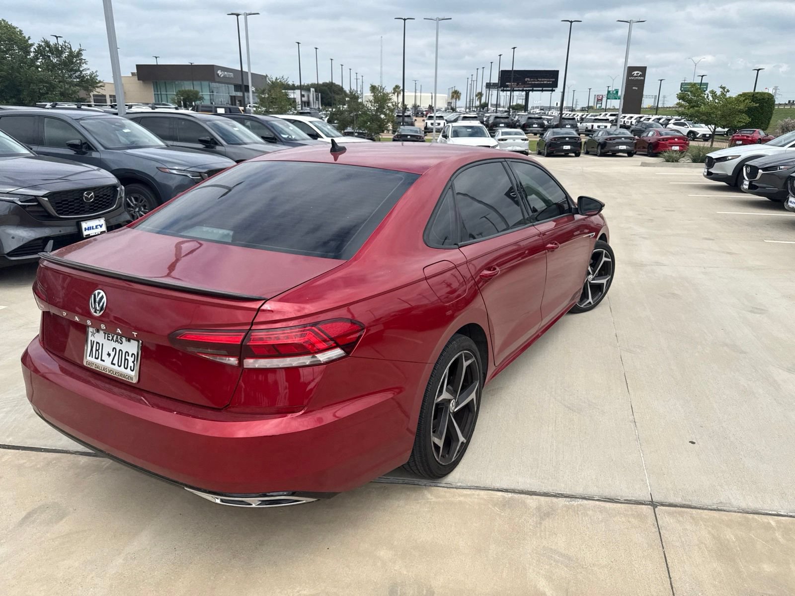 Used 2022 Volkswagen Passat 2.0T R-Line FWD image 5
