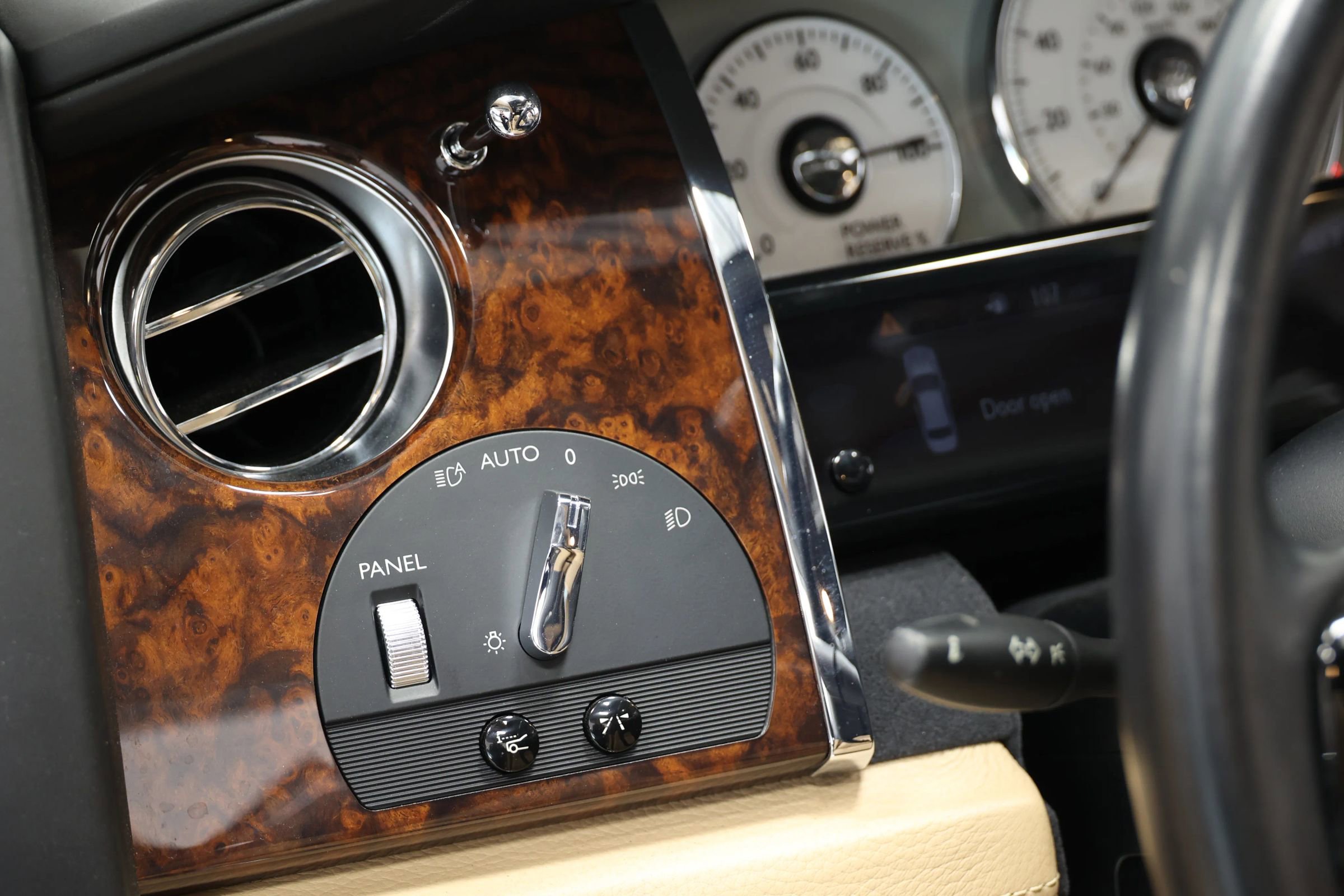 Used 2011 Rolls-Royce Ghost image 21