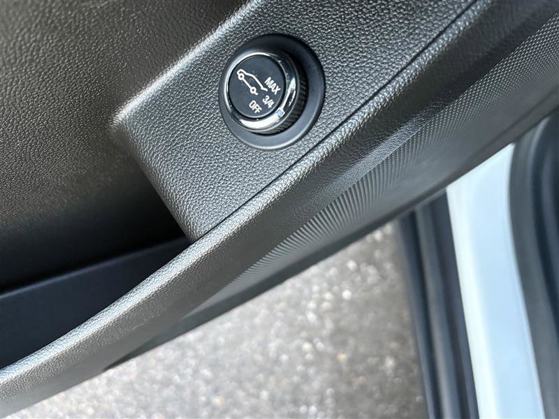 Used 2023 Chevrolet Traverse LT image 10