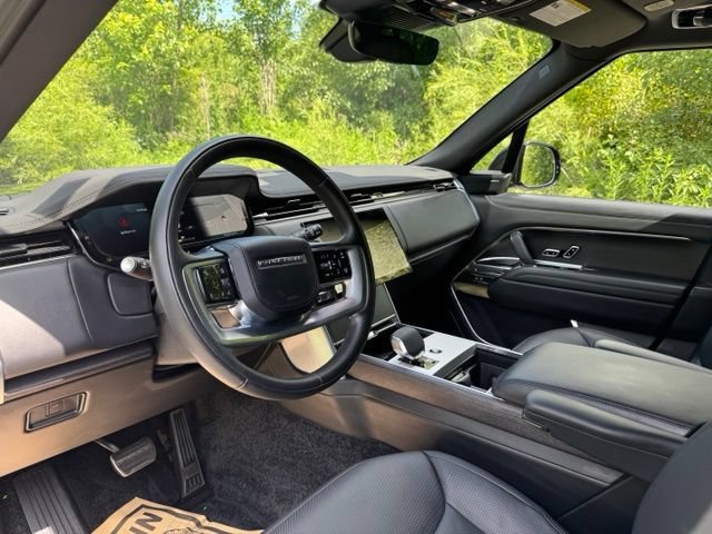 Certified 2025 Land Rover Range Rover SE AWD/4WD image 9