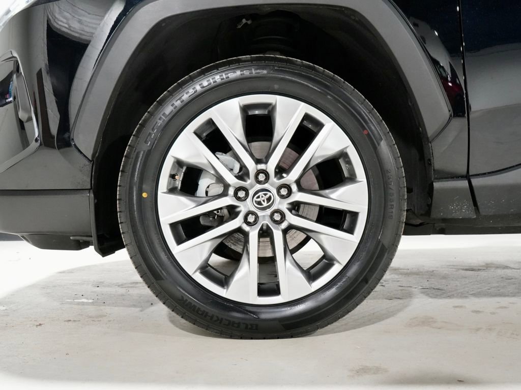 Used 2022 Toyota RAV4 XLE Premium image 34