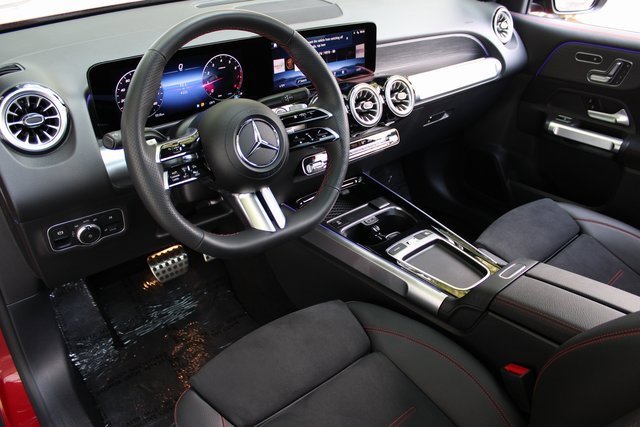 Used 2024 Mercedes-Benz GLB 250 4MATIC image 8