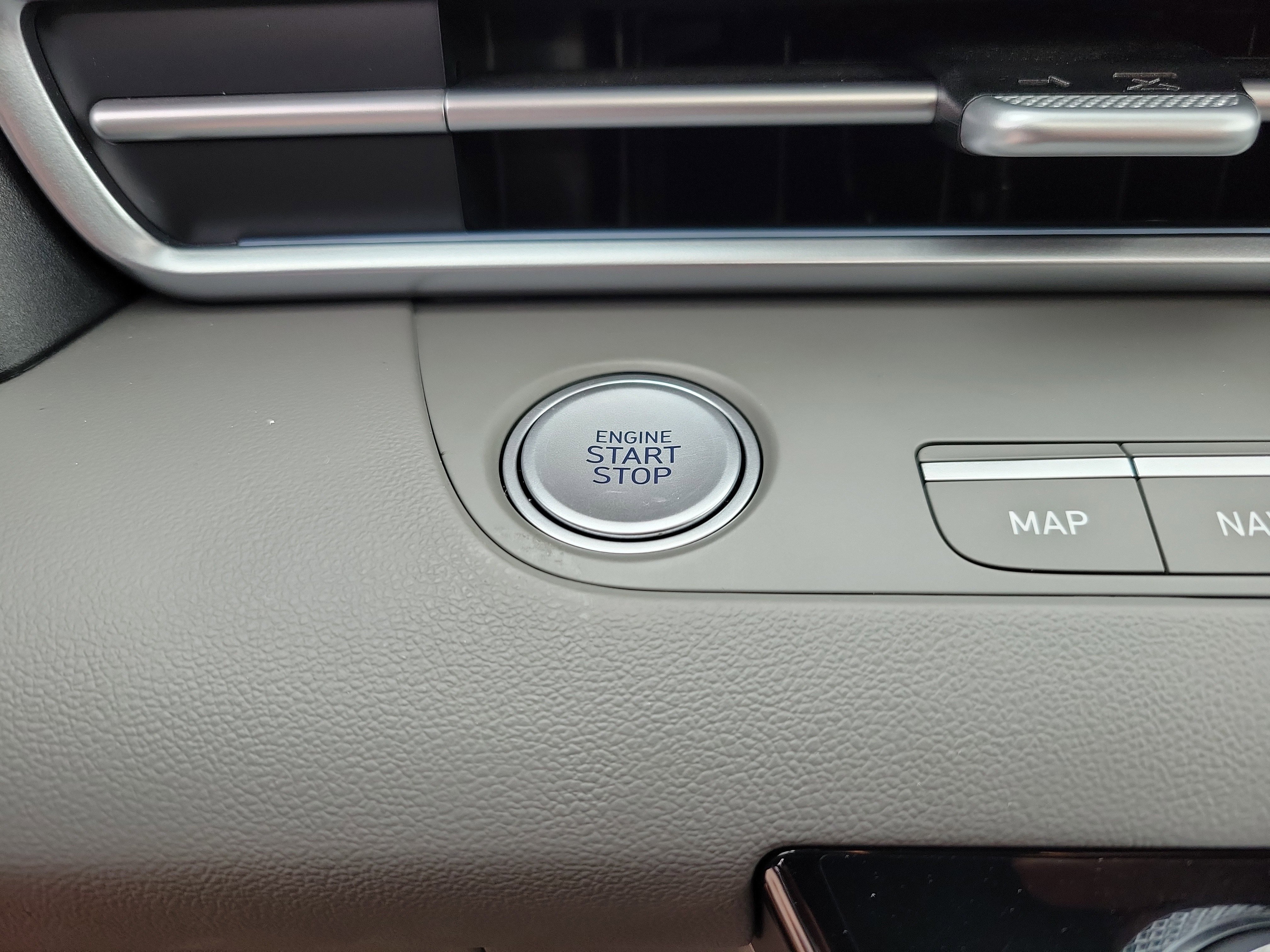 Used 2025 Hyundai Elantra SEL image 16