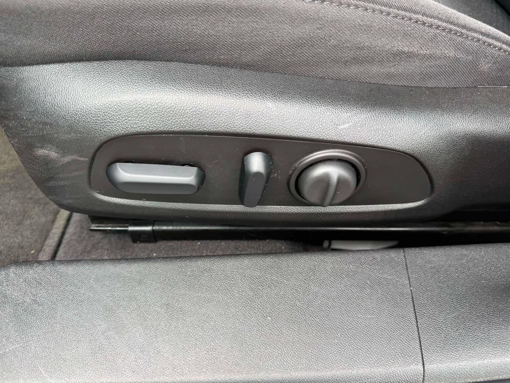 Used 2017 Chevrolet Malibu Hybrid FWD image 18