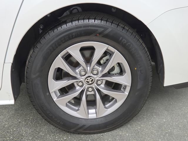 Used 2024 Toyota Sienna XLE FWD image 30