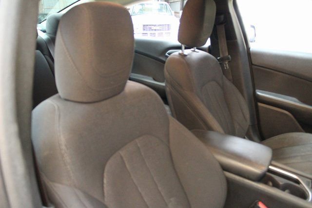 Used 2016 Chrysler 200 Limited image 11