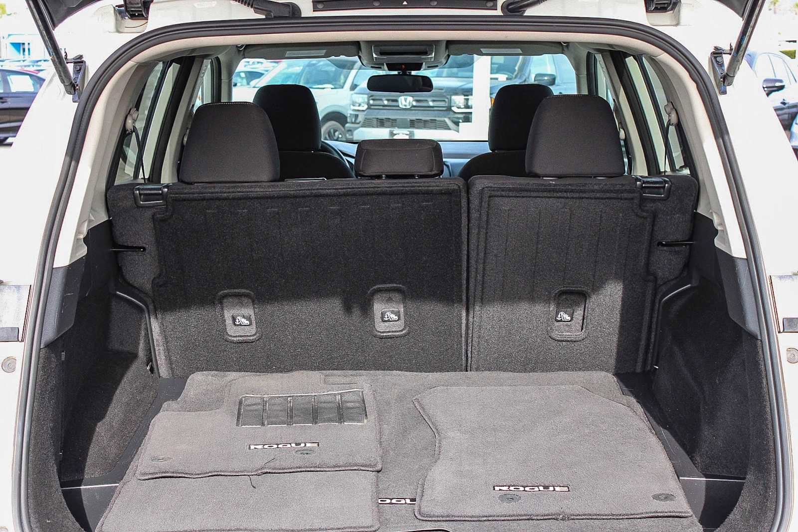 Used 2023 Nissan Rogue S image 23