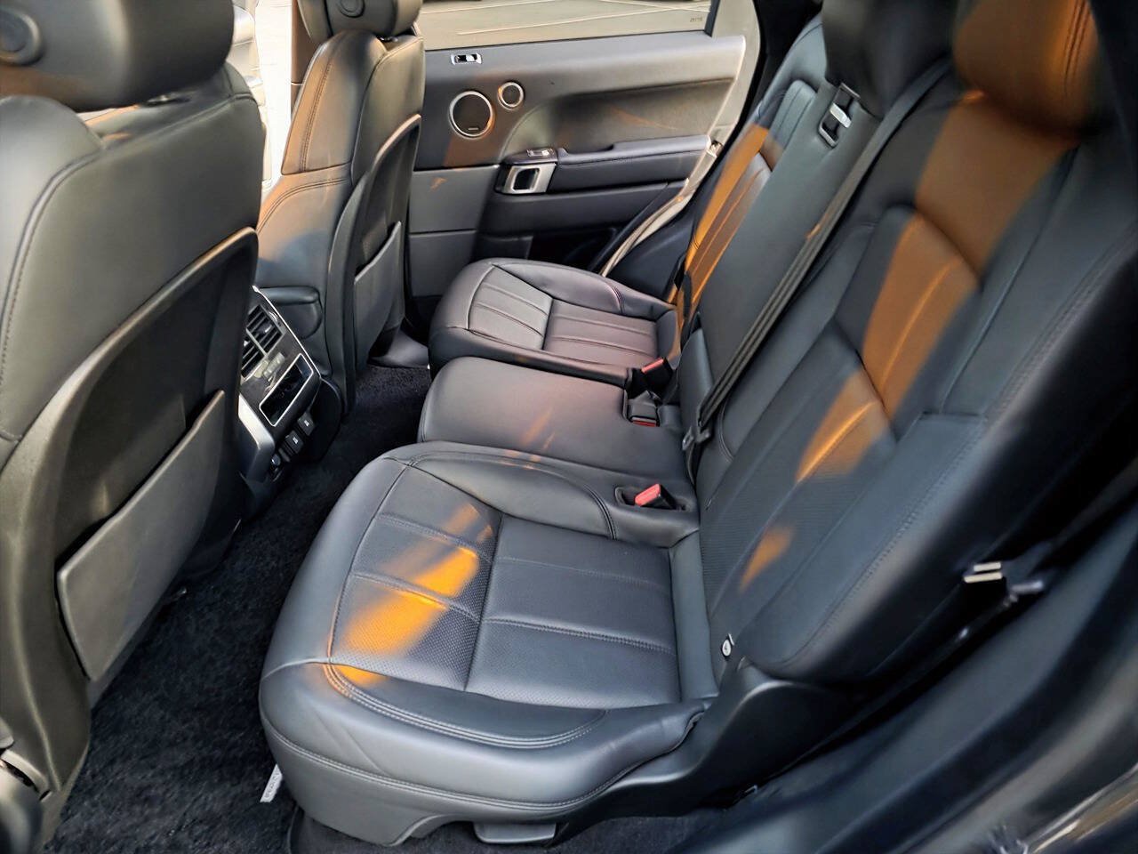 Used 2019 Land Rover Range Rover Sport HSE AWD/4WD image 6