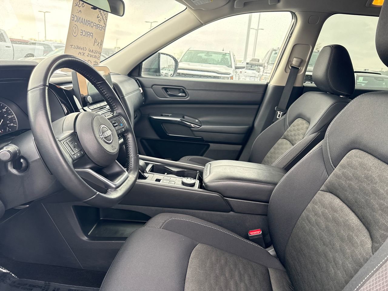 Used 2024 Nissan Pathfinder SV image 13