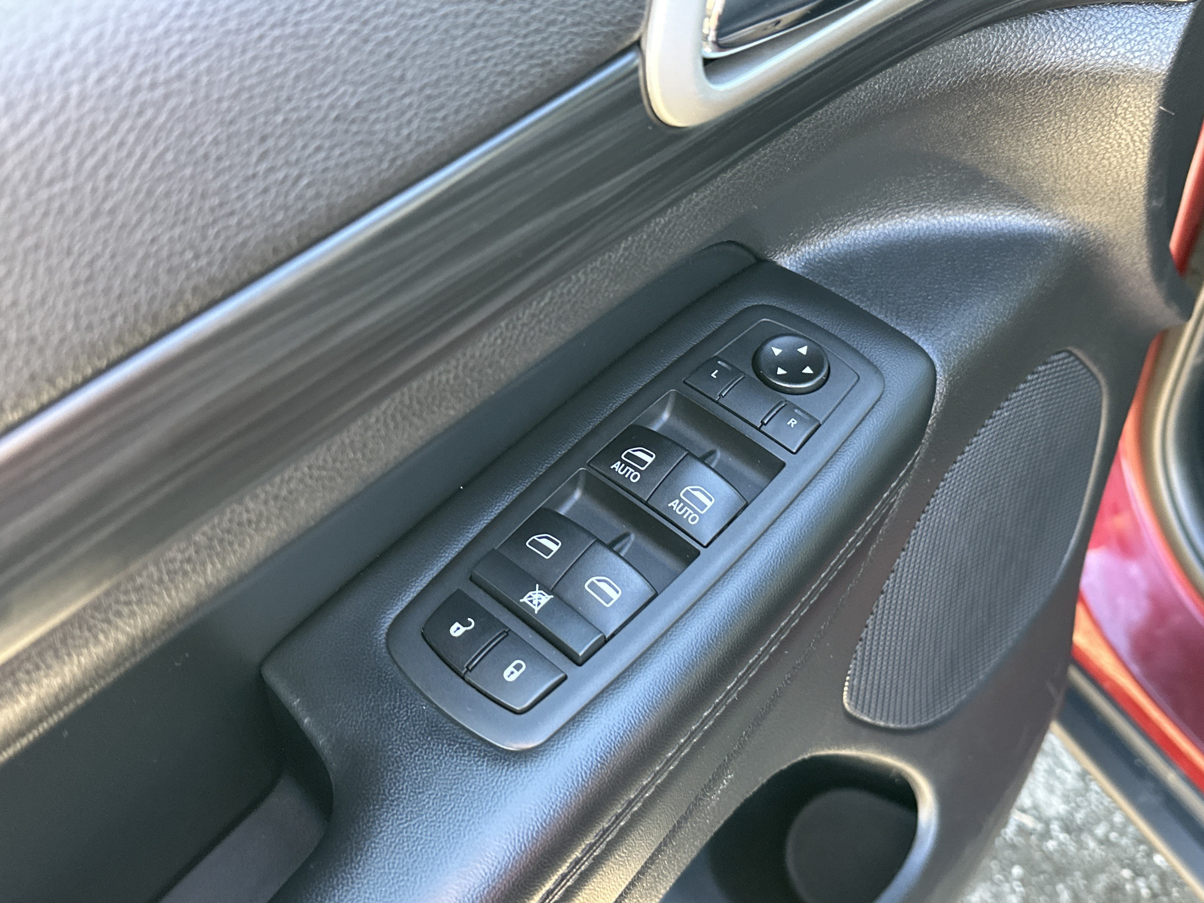 Used 2020 Jeep Grand Cherokee Laredo AWD/4WD image 15