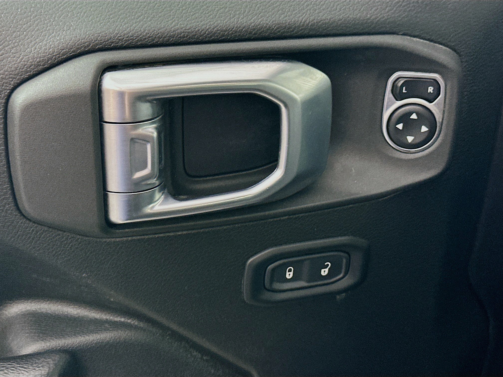 Used 2023 Jeep Wrangler Unlimited w/ 8.4" Radio Group AWD/4WD image 15