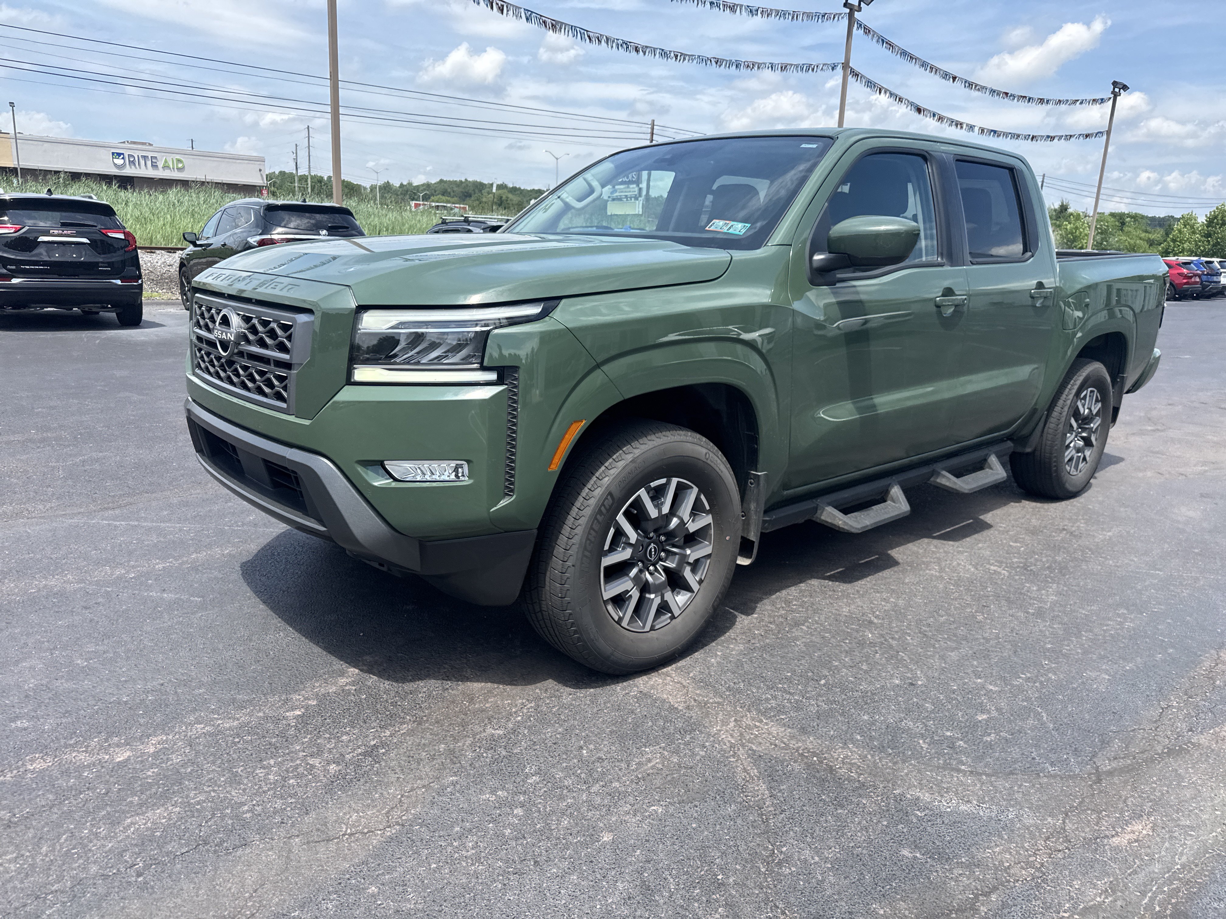 Used 2024 Nissan Frontier SL w/ Technology Package AWD/4WD image 8