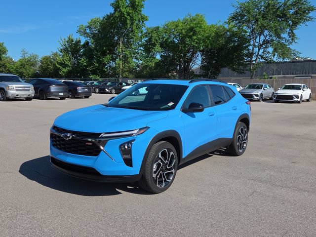 Used 2024 Chevrolet Trax RS w/ Sunroof Package FWD image 2