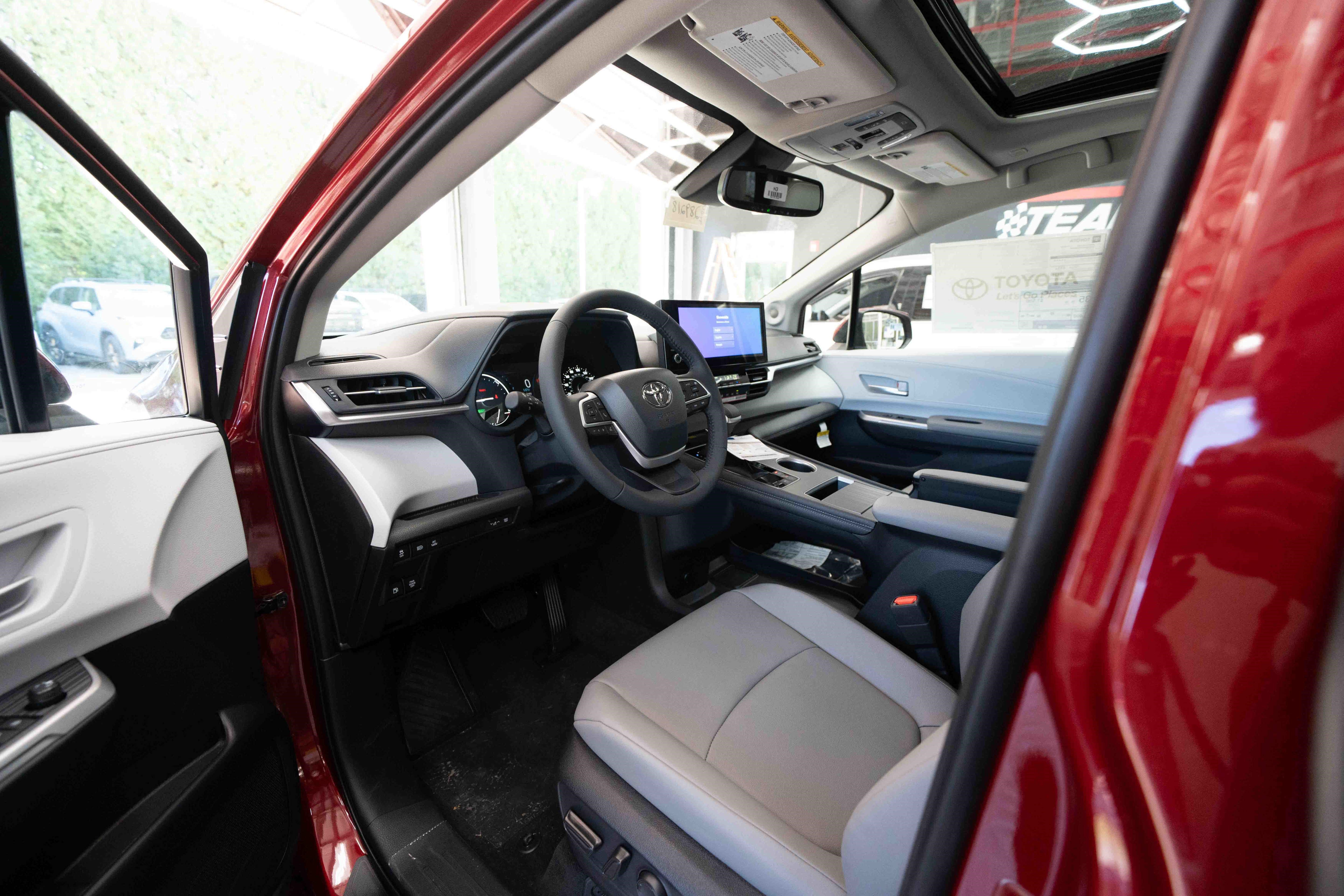 New 2026 Toyota Sienna XLE AWD/4WD image 8