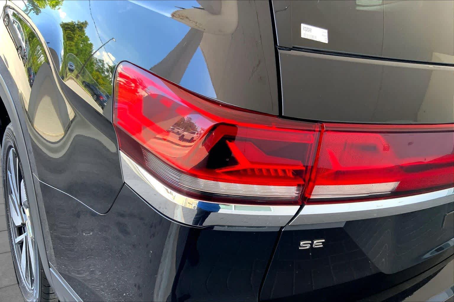Used 2024 Volkswagen Atlas SE AWD/4WD image 29