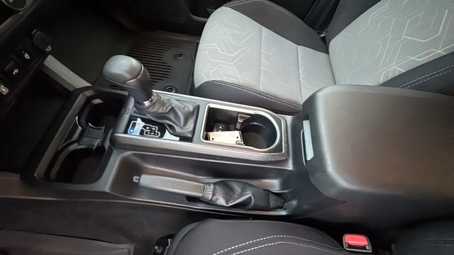 Used 2022 Toyota Tacoma TRD Off-Road image 24