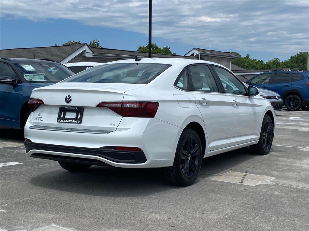 Certified 2024 Volkswagen Jetta SE w/ Panoramic Sunroof Package FWD image 3