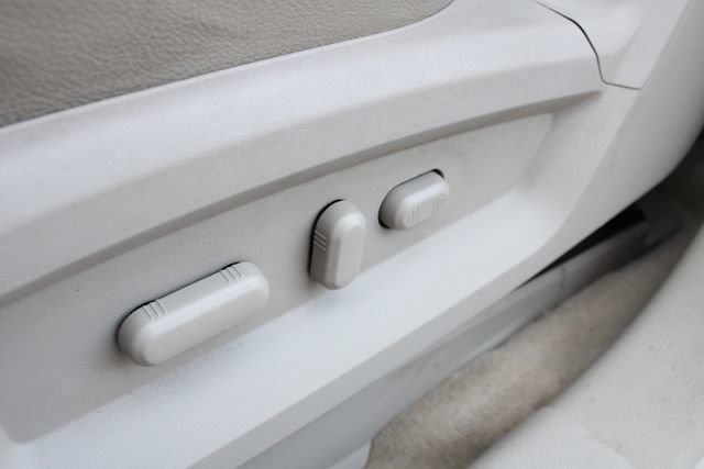 Used 2012 Lincoln MKX AWD image 3