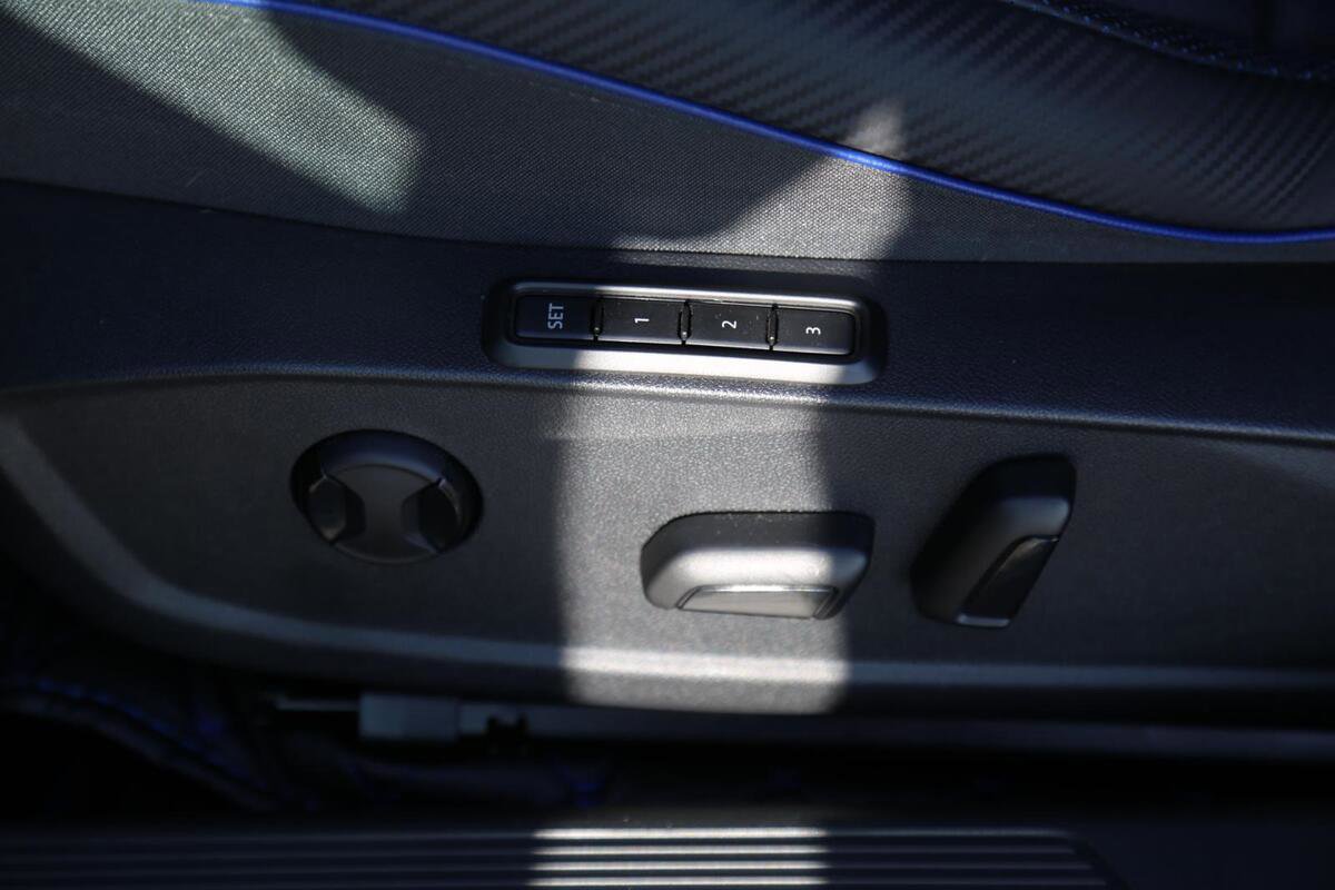 Used 2024 Volkswagen Golf R image 7